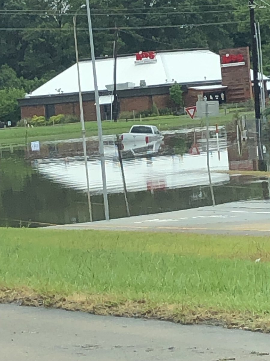 Flooding on Acadian near I-10 in Baton Rouge flooding lawx BatonRouge   