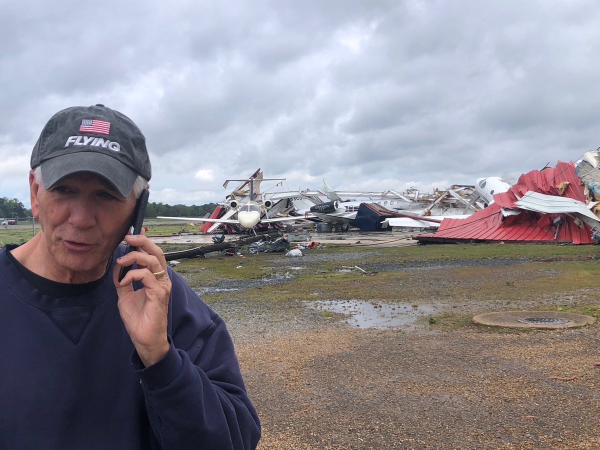 US Louisiana: Monroe Regional Airport hit by a tornado