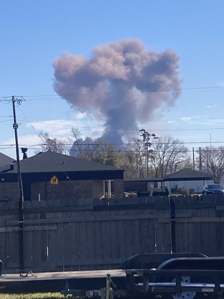 Huge explosion felt and heard in Sulphur, large mushroom cloud visible toward Westlake