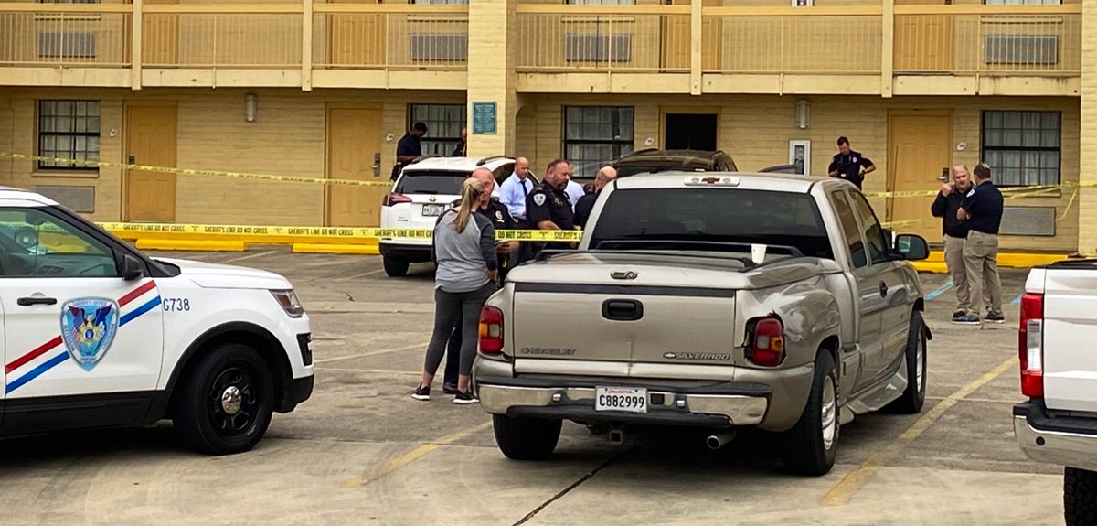 Jefferson Parish Sheriff's Office investigating a deadly shooting here at the Laquinta Inn in the 5900 block of Veterans Blvd. That's where officials tell a woman shot and killed a man in the parking lot. So far no word on the circumstances surrounding the shooting