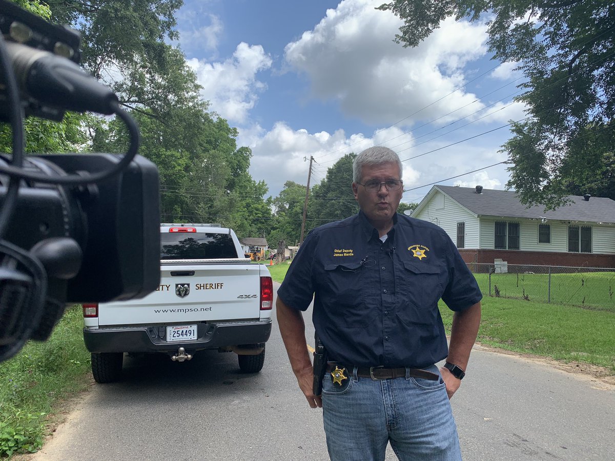 The shooting took place around 12:30 am, three juveniles were found on Bentley Street in Bastrop. The Morehouse Parish Sheriff's Office is investigating. 