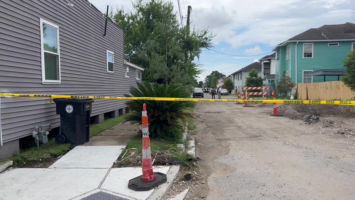 NOPD on scene of city's latest homicide in Broadmoor. Prior to that, @MetroCrimeNOLA  reported 12 people injured in 10 shooting incidents, at least one of whom has died, since Friday