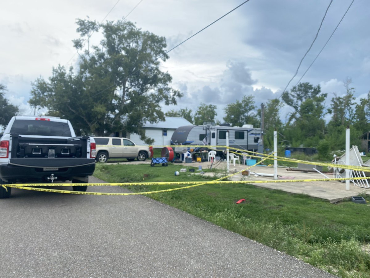 Louisiana State Police are investigating a police involved shooting  on West 133rd St.  @LafourcheSO says they were responding to a domestic dispute when the suspect began shooting at officers. Officers returned fire killing the suspect. 