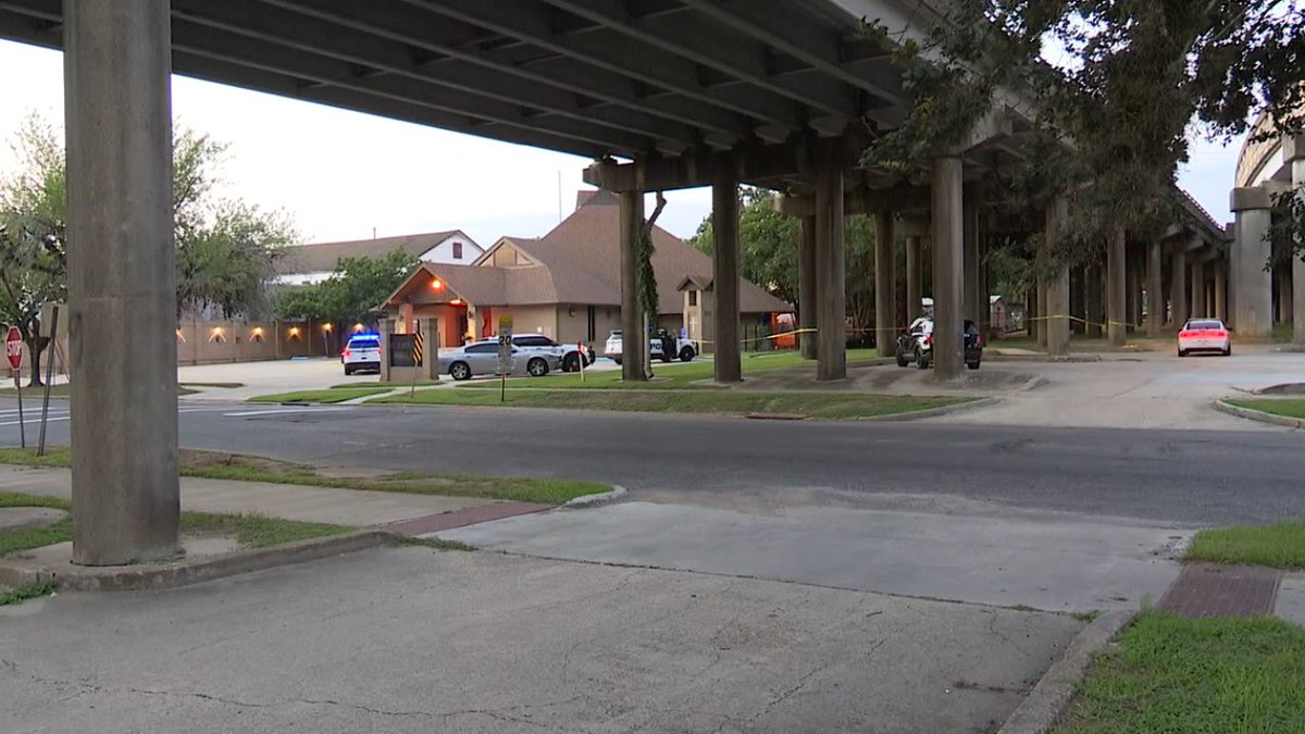 BATON ROUGE - Police are on the scene investigating reports of a body being found on Terrace Avenue early Thursday morning.